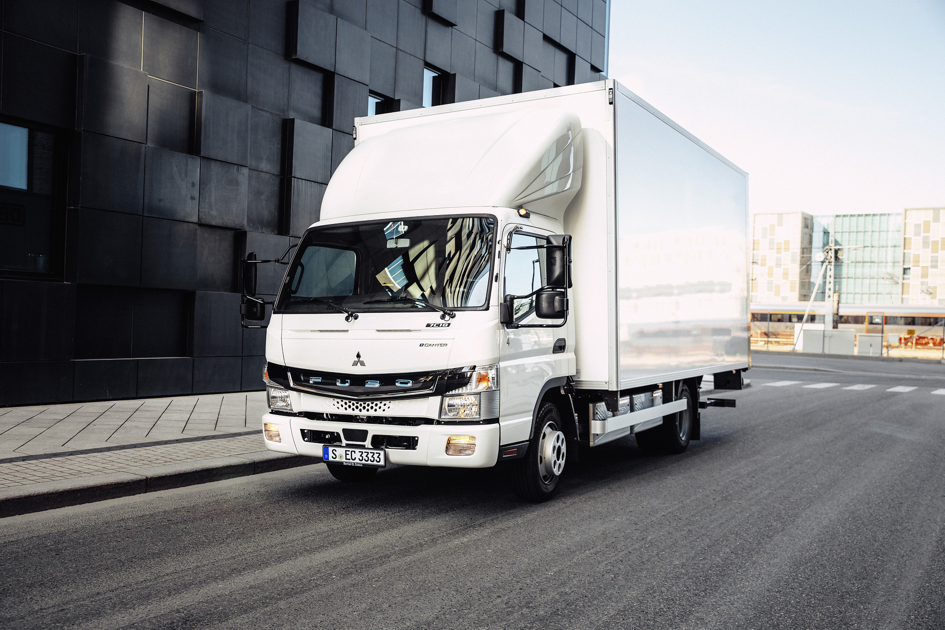 300 eTrucks ausgeliefert! Daimler Truck und FUSO eCanter erreichen weitere E-Meilensteine 300 eTrucks ausgeliefert! Daimler Truck und FUSO eCanter erreichen weitere E-Meilensteine