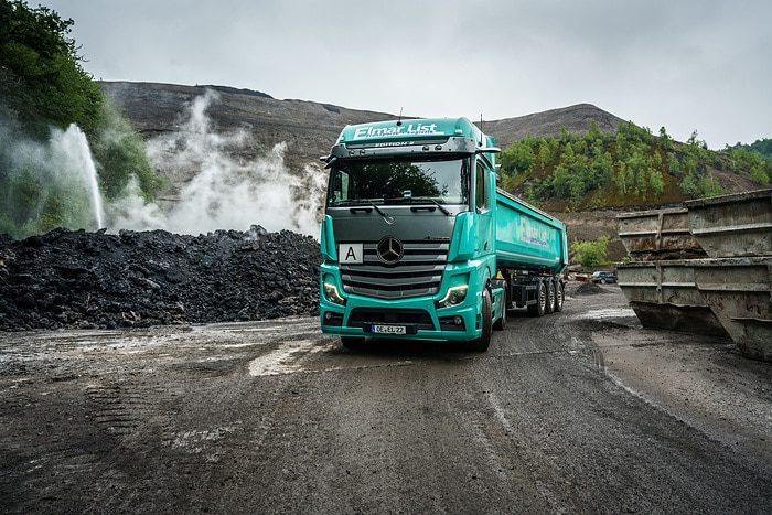 „Mein liebster Arbeitsplatz“ – Luisa Kettling ist begeistert vom Sondermodell Actros Edition 2