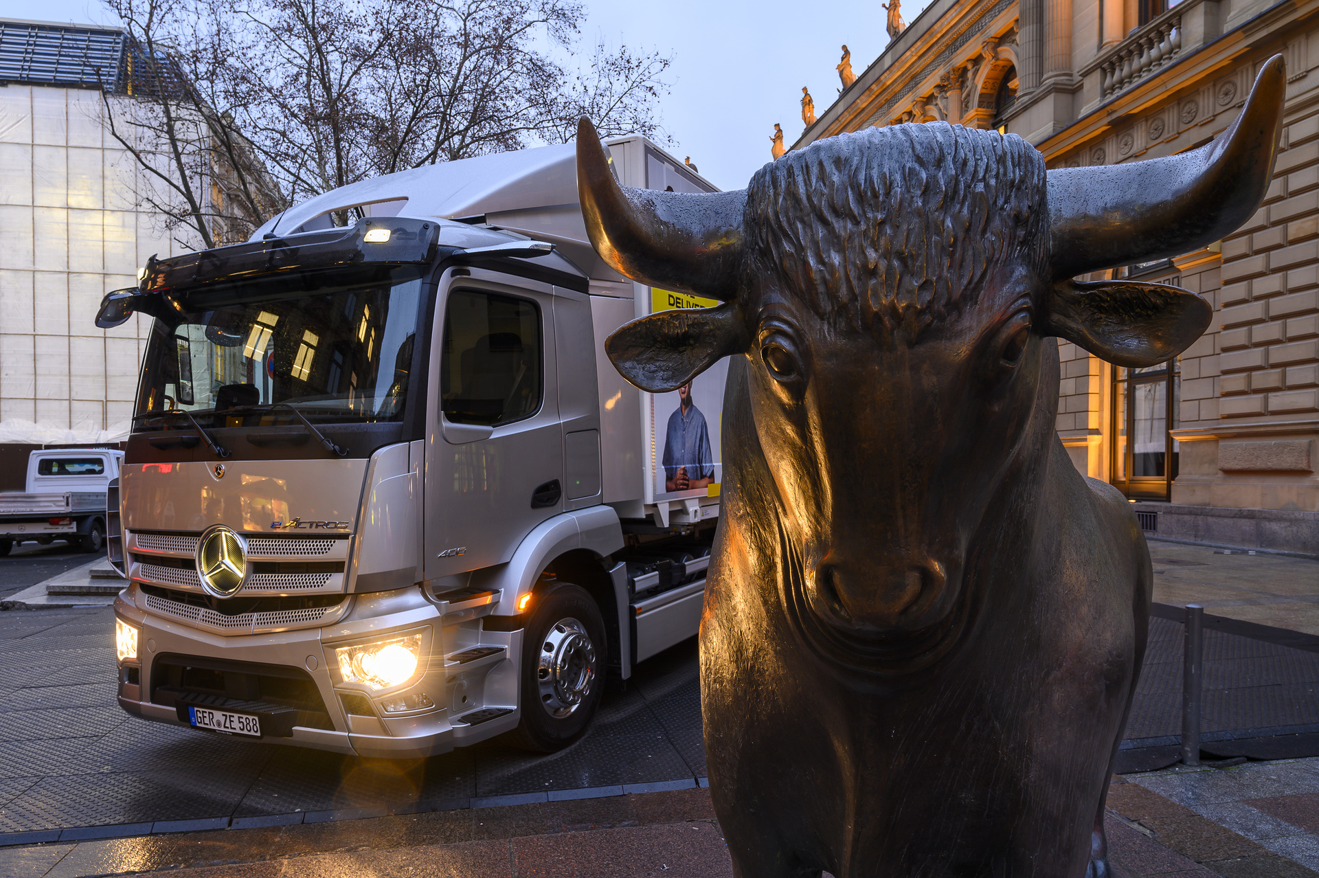 Listing of the Daimler Truck Holding AG in Frankfurt am Main (Germany) Daimler Truck launched on stock exchange as an independent company
