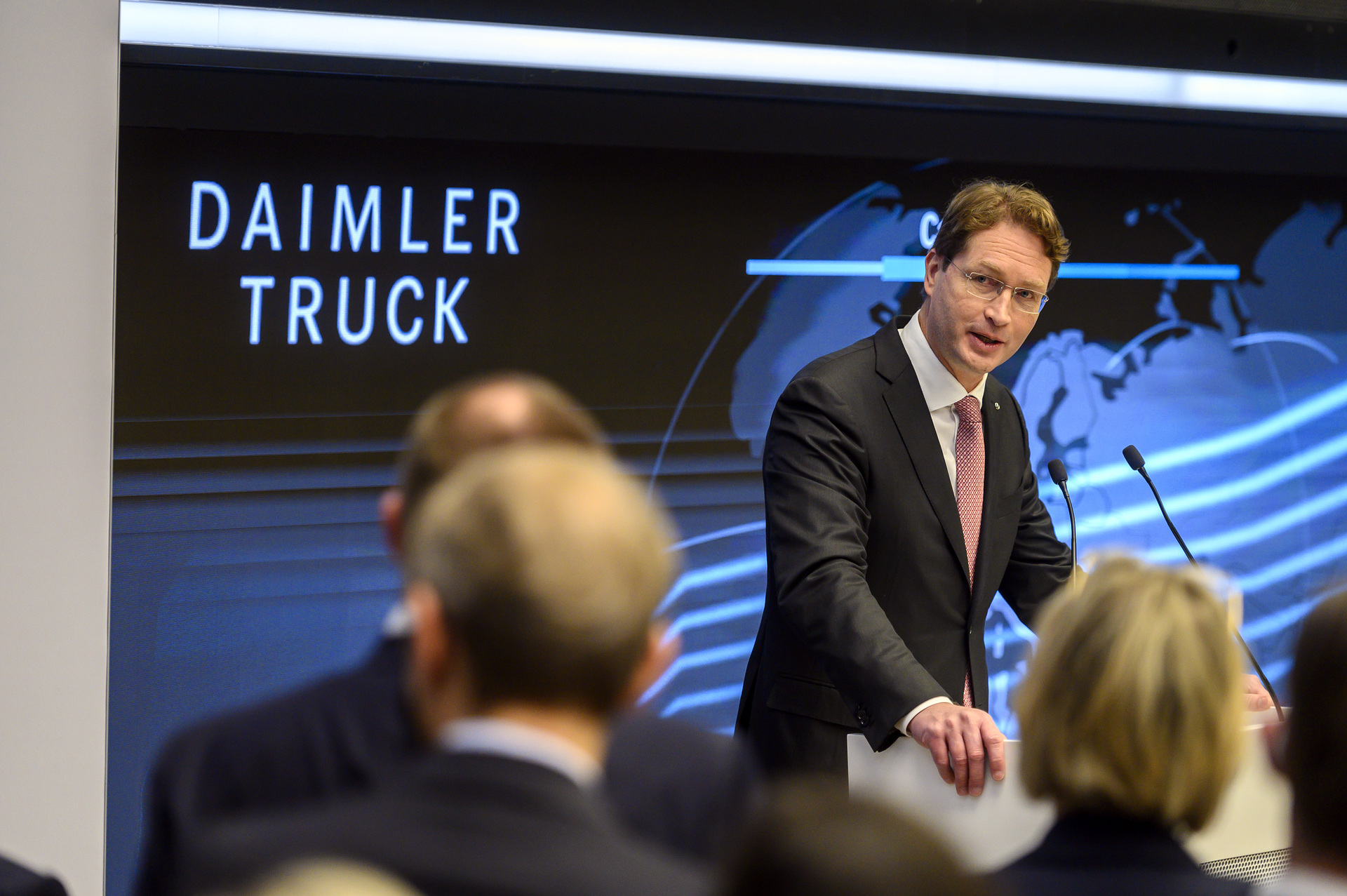Listing of the Daimler Truck Holding AG in Frankfurt am Main (Germany) Daimler Truck launched on stock exchange as an independent company