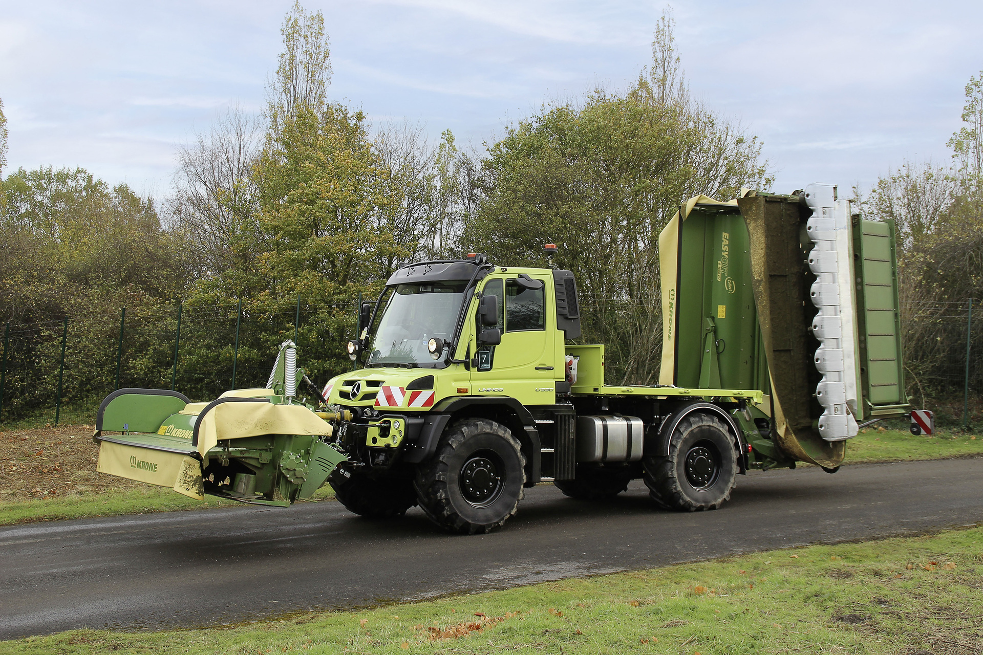 Mercedes-Benz Unimog U 535 - new top engine - with mower from Krone at Agritechnica 2022Benz In use all year round: Unimog implement carriers for agriculture, contractors and municipalities