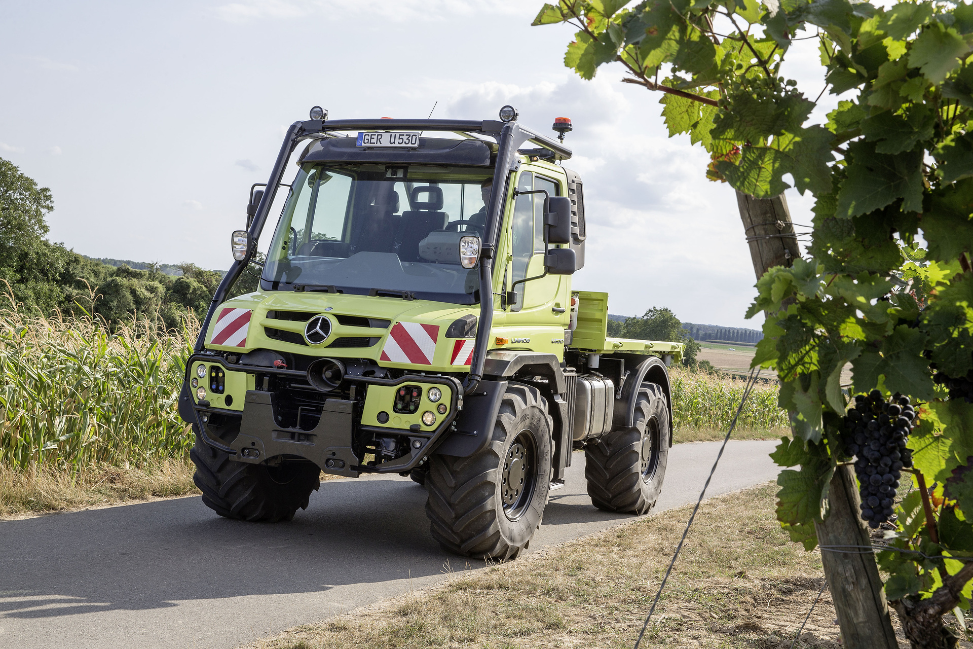 In use all year round: Unimog implement carriers for agriculture, contractors and municipalities In use all year round: Unimog implement carriers for agriculture, contractors and municipalities