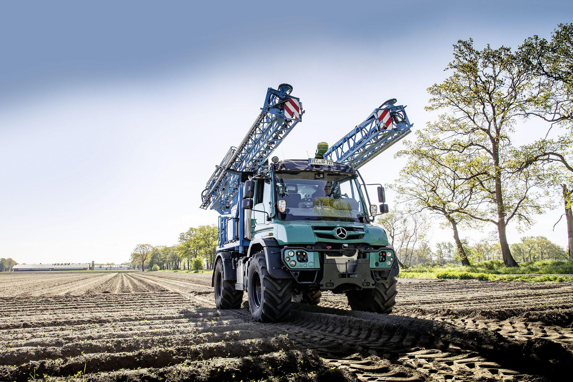 Das ganze Jahr im Einsatz: Unimog-Geräteträger für Landwirtschaft,  Lohnunternehmer und Kommunen