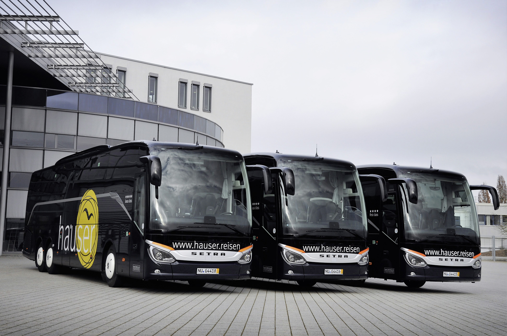 Alle Setra Busse der hauser.reisen GmbH aus dem schwäbischen Rottweil sind mit Ledersitzen ausgestattet. hauser.reisen: 100 Prozent Setra