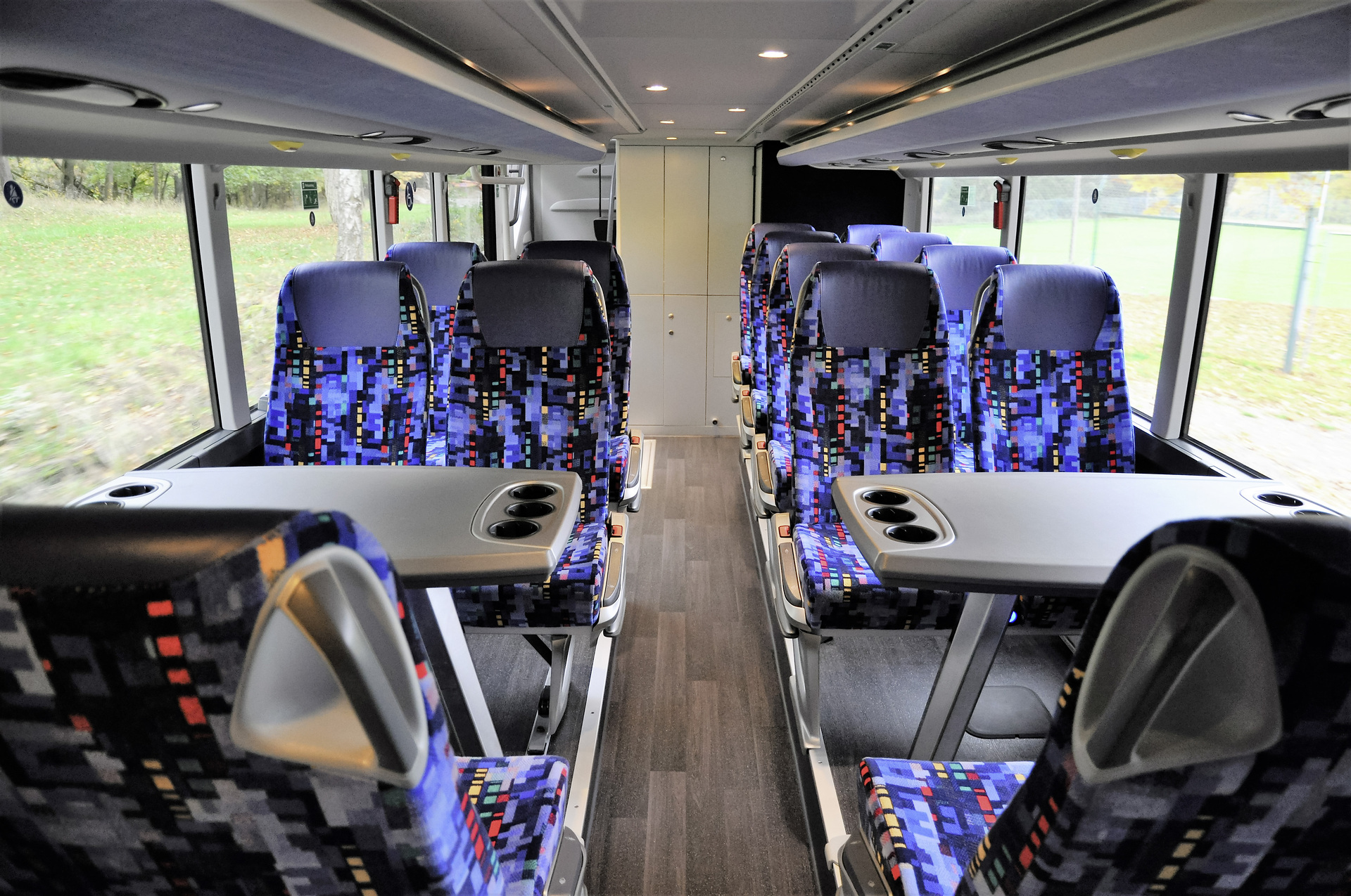 Blick in das Unterdeck. Insgesamt stehen im Setra Doppelstockbus des Unternehmens 79 Sitz- und zwei Behindertenplätze zur Verfügung. 15 Setra Doppelstockbusse für die Mosel-Region