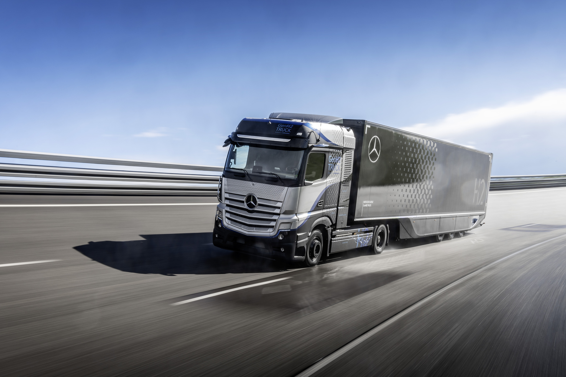 Mercedes-Benz GenH2 Truck Prototyp Diskussion Batterie vs. Wasserstoff: Daimler Truck setzt mit beiden Technologien konsequent auf Doppelstrategie