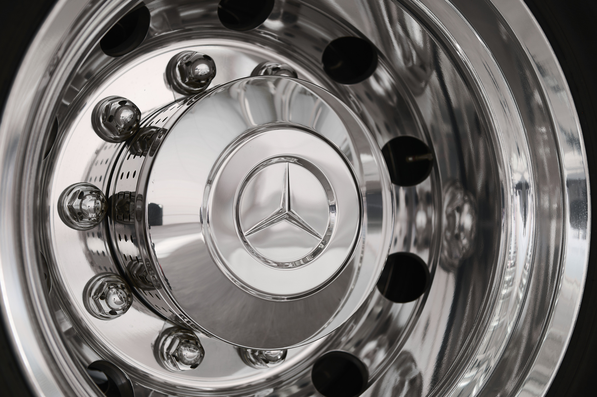 Streng limitiert: Der neue Actros L Driver Extent+ Streng limitiert: Der neue Actros L Driver Extent+