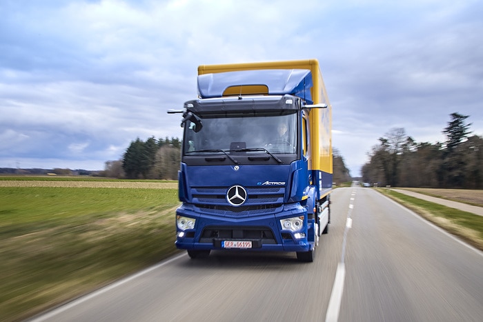 Vollelektrischer Lkw mit Stern: Serien-eActros geht bei Dachser im Großraum Stuttgart in den Einsatz