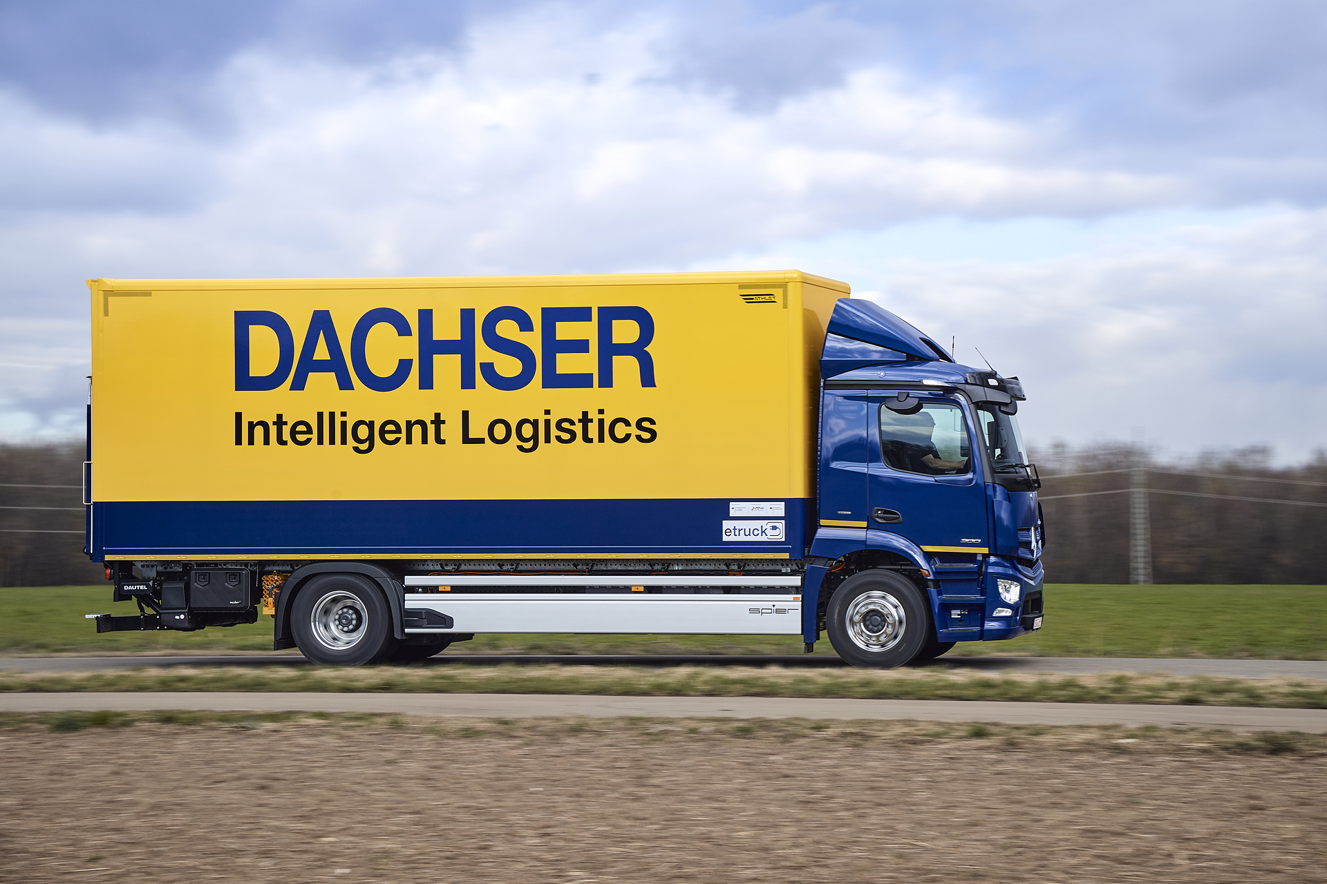 Vollelektrischer Lkw mit Stern: Serien-eActros geht in den Einsatz bei Dachser im Großraum Stuttgart Vollelektrischer Lkw mit Stern: Serien-eActros geht bei Dachser im Großraum Stuttgart in den Einsatz