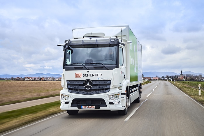 First series-produced Mercedes-Benz eActros handed over to DB Schenker