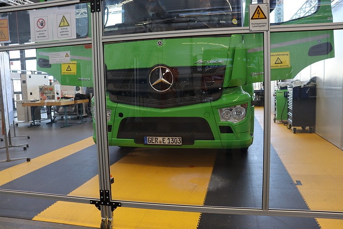 Hervorragende Berufsorientierung: Mercedes-Benz Werk Wörth erhält Auszeichnung