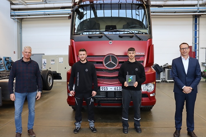 Hervorragende Berufsorientierung: Mercedes-Benz Werk Wörth erhält Auszeichnung
