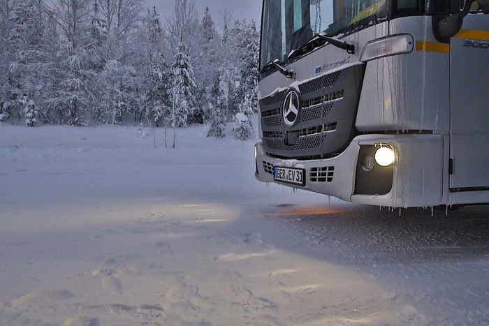 Letzte Härtetests vor Serienstart: Mercedes-Benz eEconic am Polarkreis in Finnland