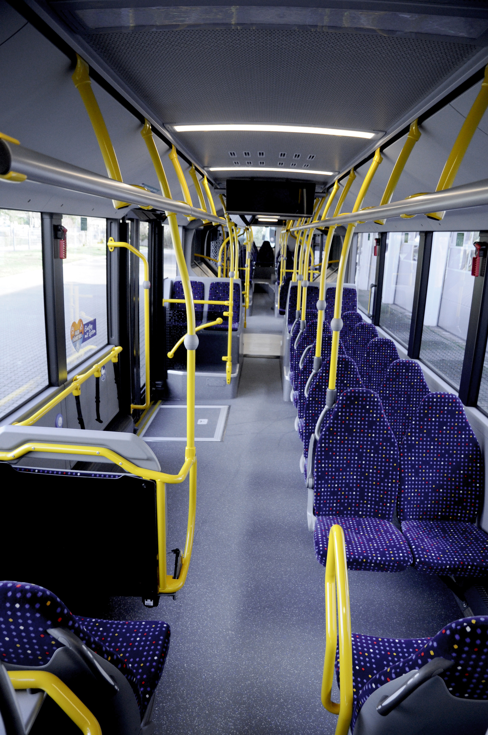 Die Citaro Gelenkbusse bieten insgesamt 53 Fahrgästen einen Sitzplatz. 20 neue Omnibusse für die Region Darmstadt