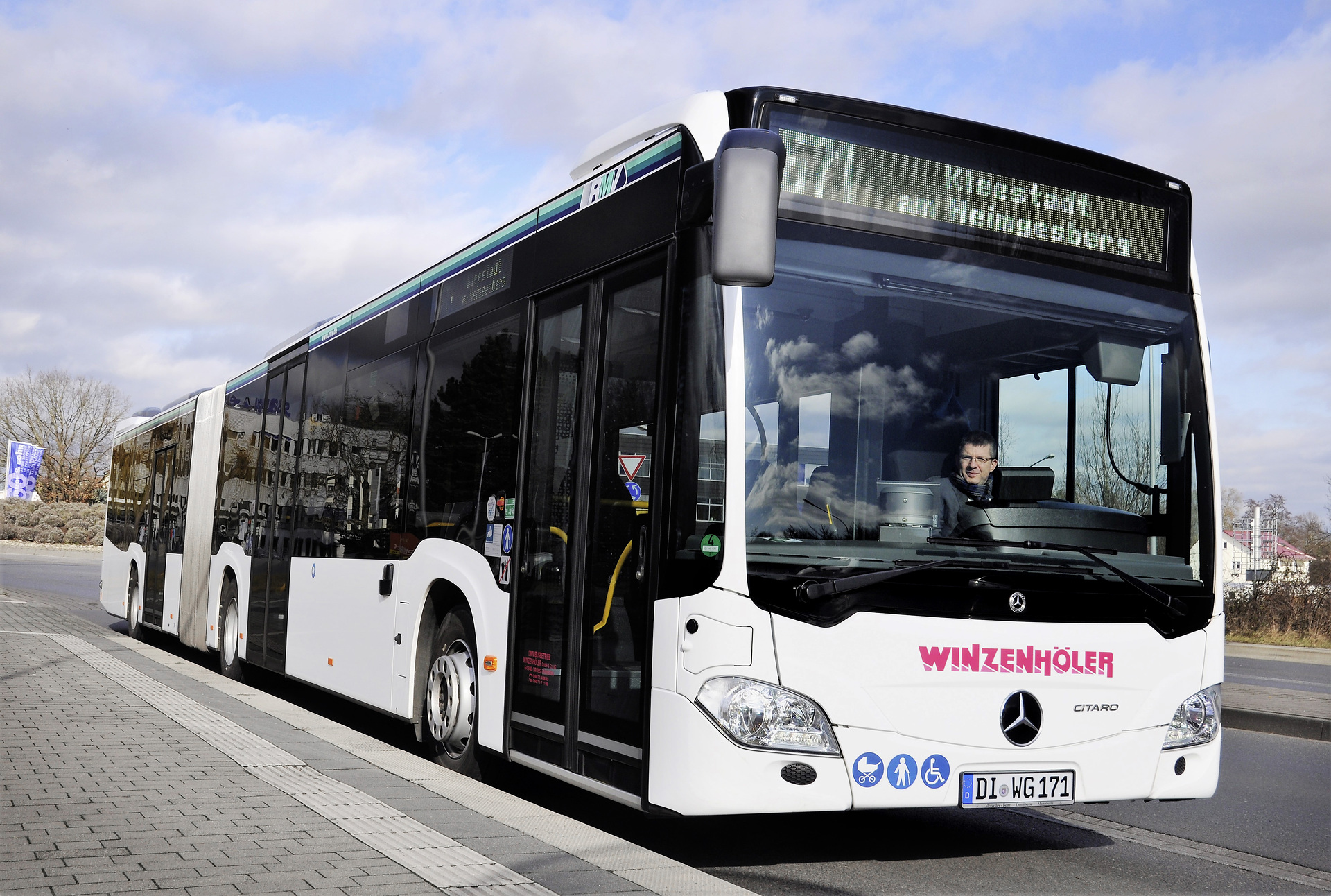 Unter anderem setzt das Busunternehmen Winzenhöler auch auf acht Mercedes-Benz Gelenkbusse des Typs Citaro. 20 neue Omnibusse für die Region Darmstadt