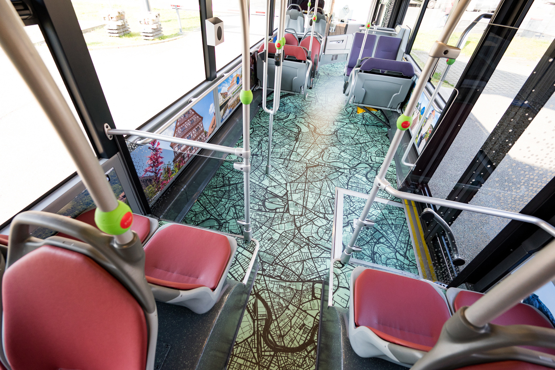 Der Mottowagen Bietigheim zeigt die schönsten Plätze der Stadt. Der Bodenbelag wirkt wie ein überdimensionaler Stadtplan. Spillmann will Omnibus zur Bildmarke des ÖPNV Machen