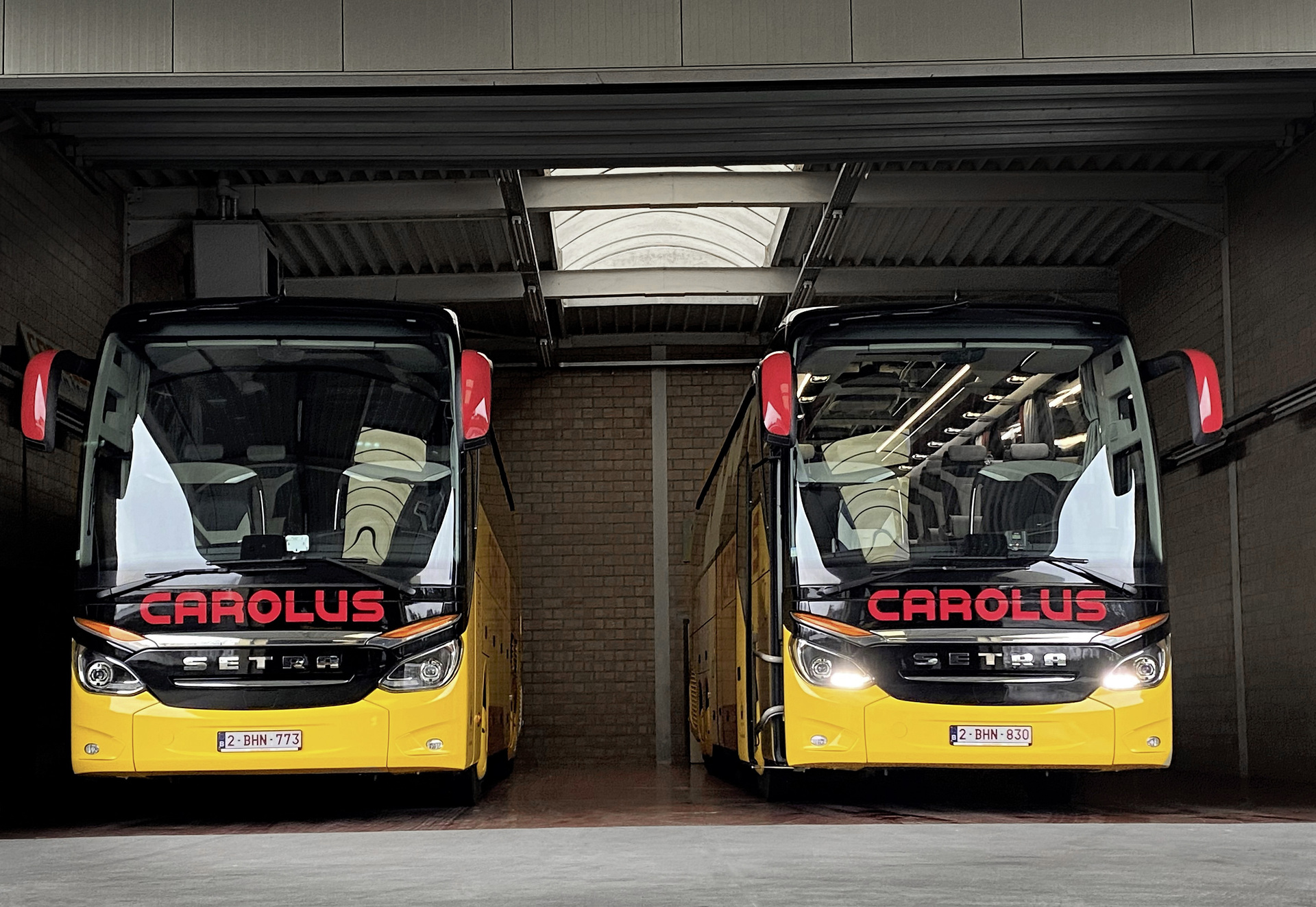 Ready to travel all over Europe. Two of the new S 516 HDH touring coaches operated by the Belgian touring coach company Carolus Reizen. “Carolus Reizen” relies on Setra TopClass