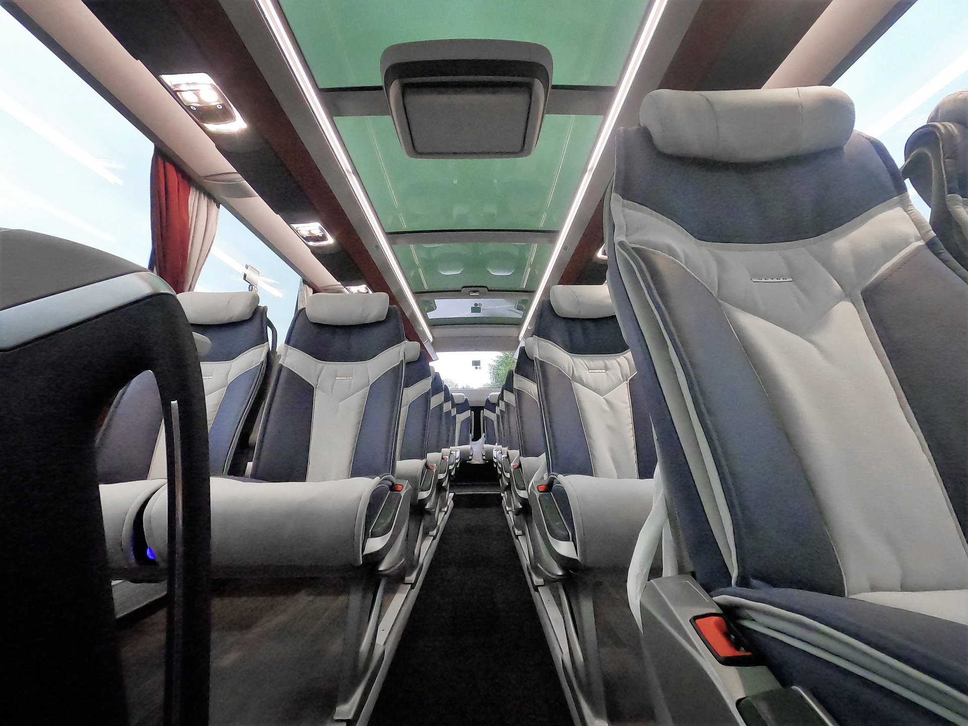 Setra Carolus “Carolus Reizen” relies on Setra TopClass