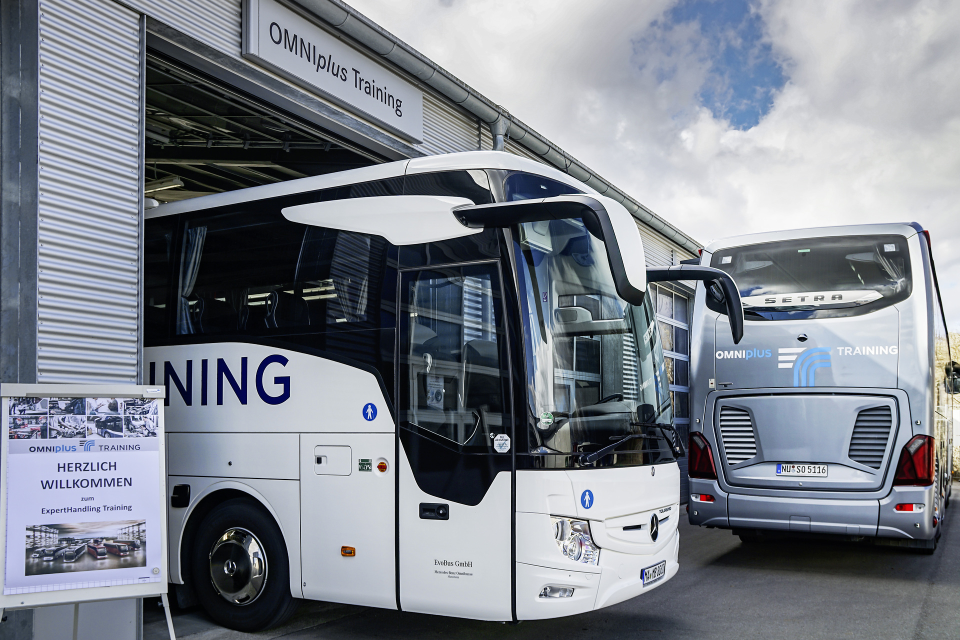 OMNIplus; Expert-Handling-Training; Setra TopClass S 516 HDH; Mercedes-Benz Tourismo Wenn Profis zu Experten werden: Das Expert-Handling-Training von Omniplus für Busfahrerinnen und Busfahrer