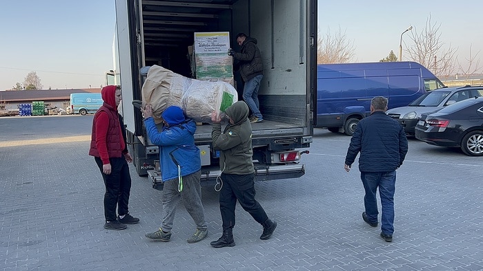 Daimler Truck unterstützt Bevölkerung in der Ukraine