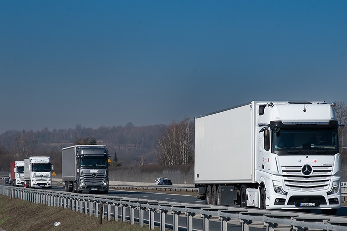 Daimler Truck unterstützt Bevölkerung in der Ukraine