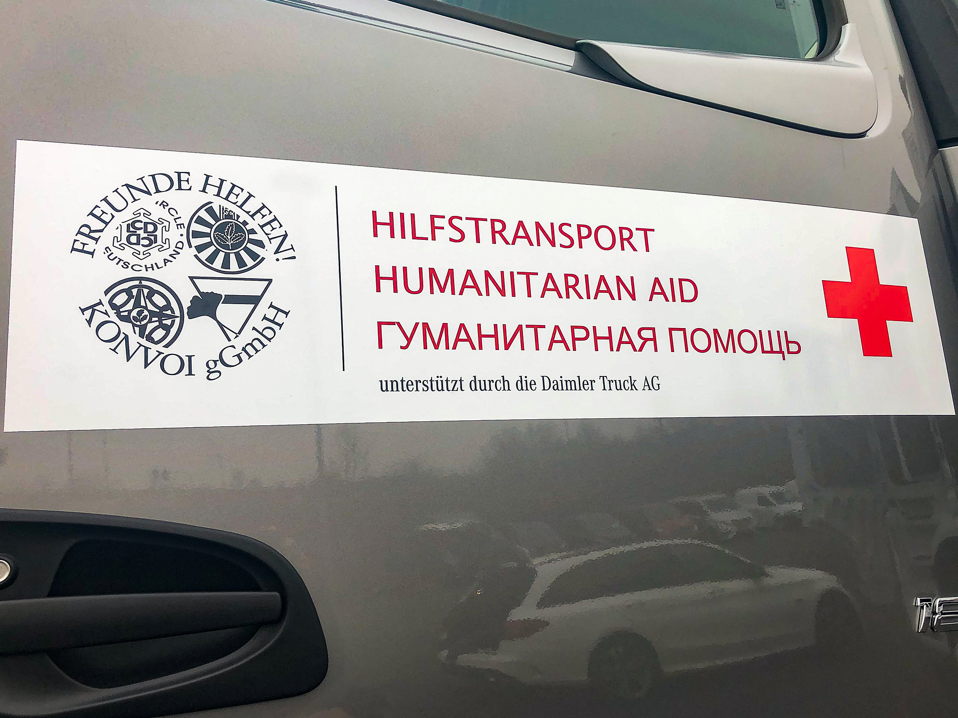 Daimler Truck unterstützt Bevölkerung in der Ukraine