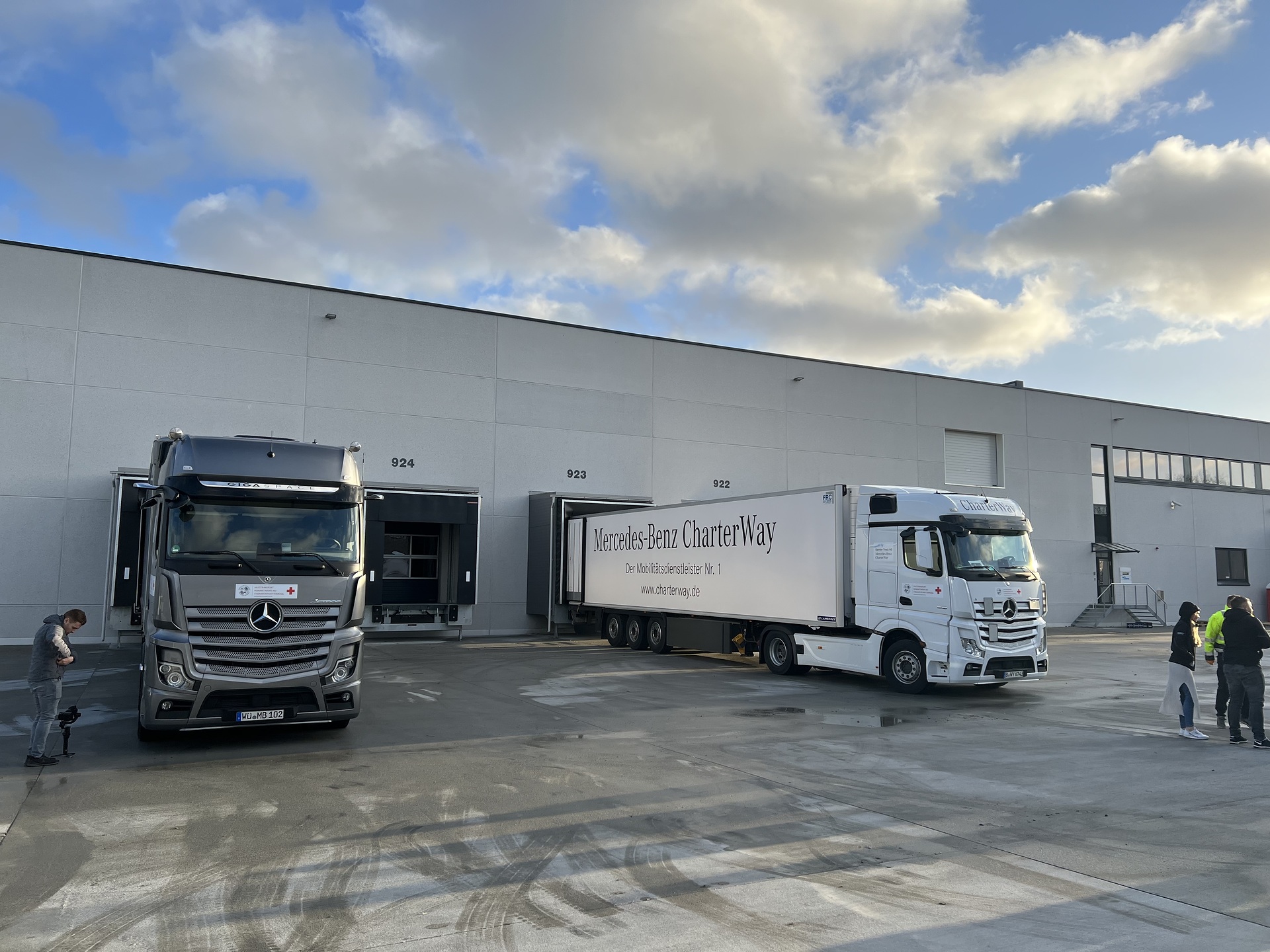 Daimler Truck supports the population of Ukraine