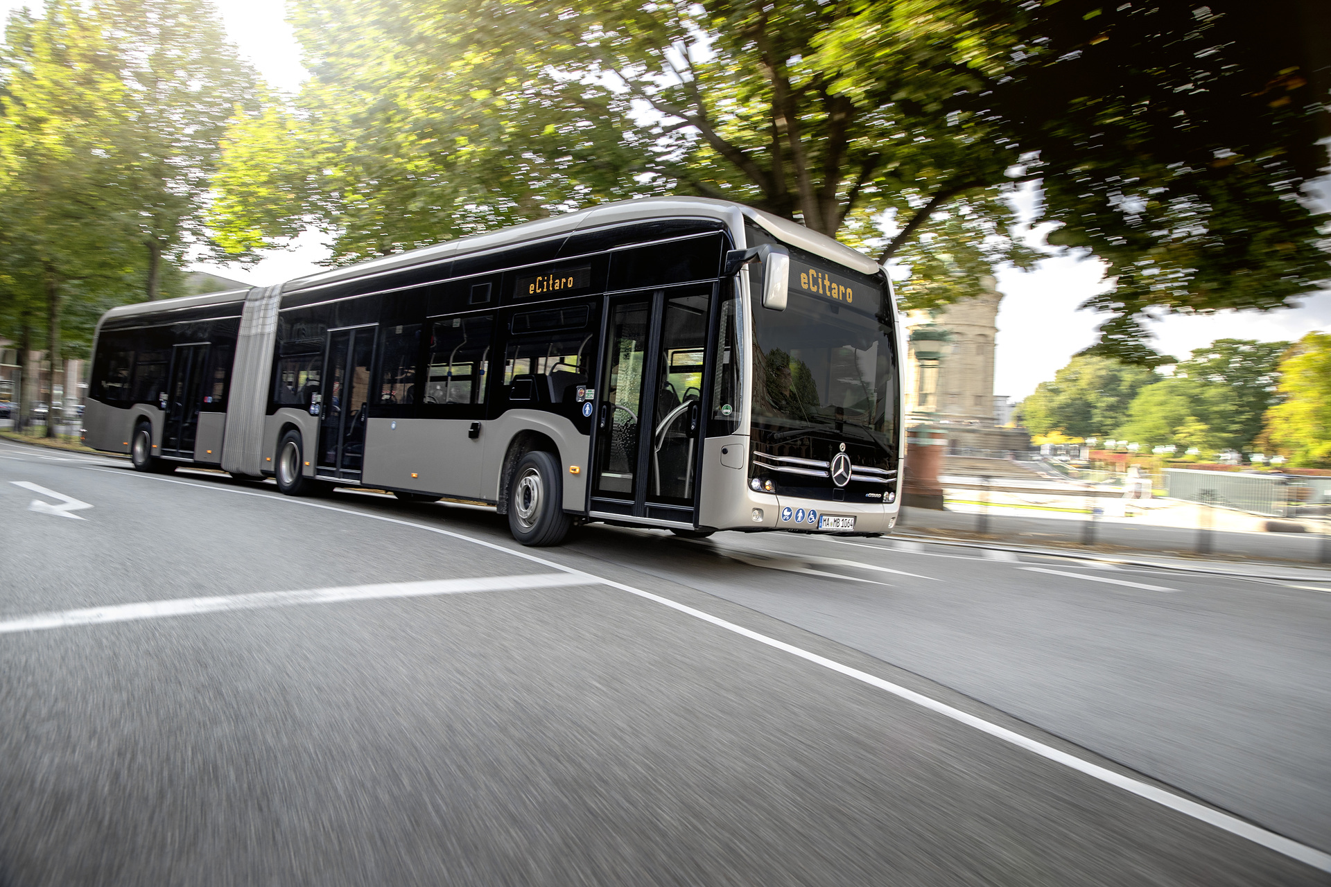 Focus on electric mobility: Daimler Buses at the BUS2BUS trade fair in Berlin