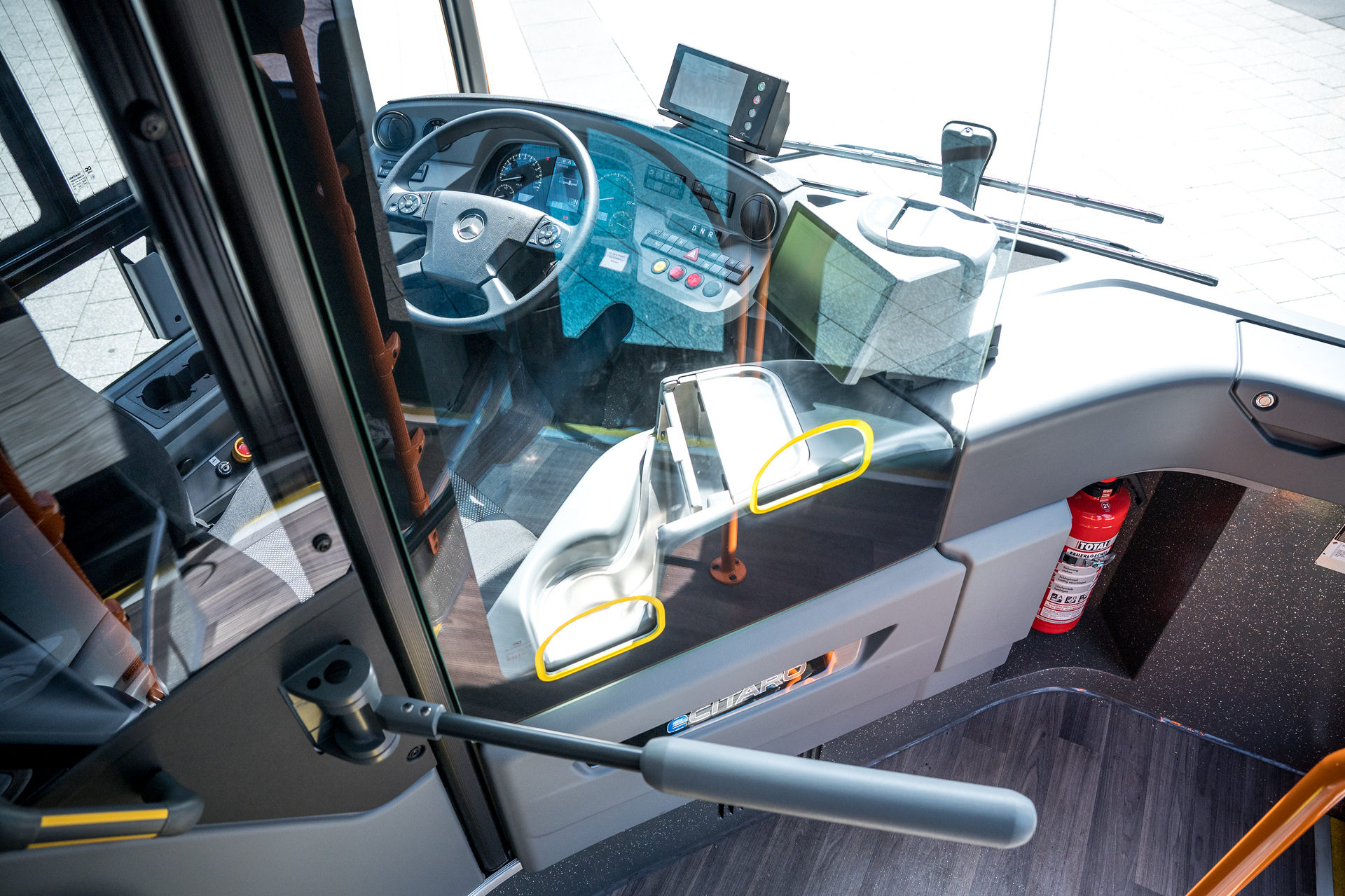 rnv continues to expand its electric bus routes: Handover of 15 eCitaro buses for inner-city traffic in Ludwigshafen, further 15 eCitaro buses to follow