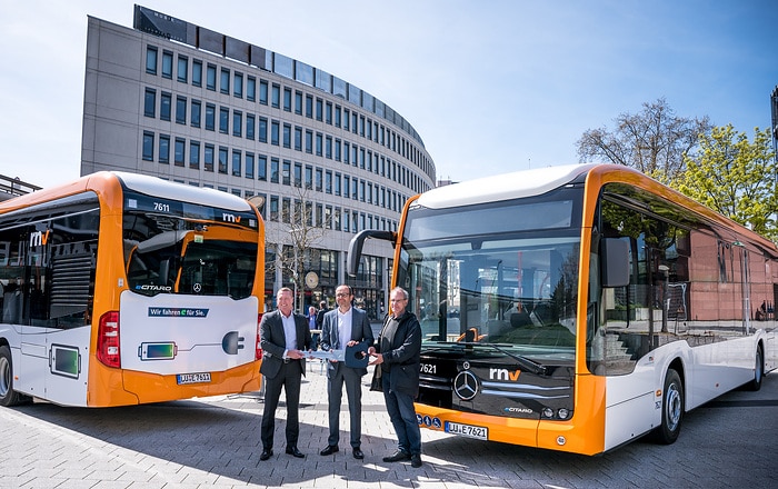 rnv bauen E-Buslinien weiter aus: Übergabe von 15 eCitaro für Ludwigshafener Innenstadtverkehr, weitere 15 eCitaro folgen