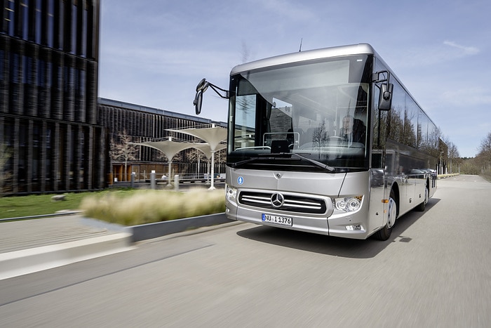 A double premiere: The compact Mercedes-Benz Intouro K hybrid inter-city bus