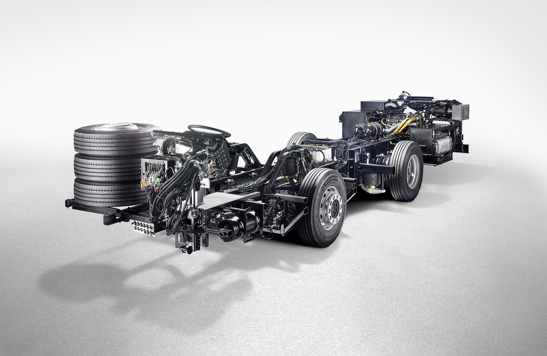 Neue Generation der Bus-Chassis Familie Mercedes-Benz OC 500 mit neuer Elektrik- und Elektronikstruktur, Basis für neue Assistenzsysteme wie Active Brake Assist 5 und Sideguard Assist Umfangreiches Upgrade für das Omnibus-Chassis Mercedes-Benz OC 500
