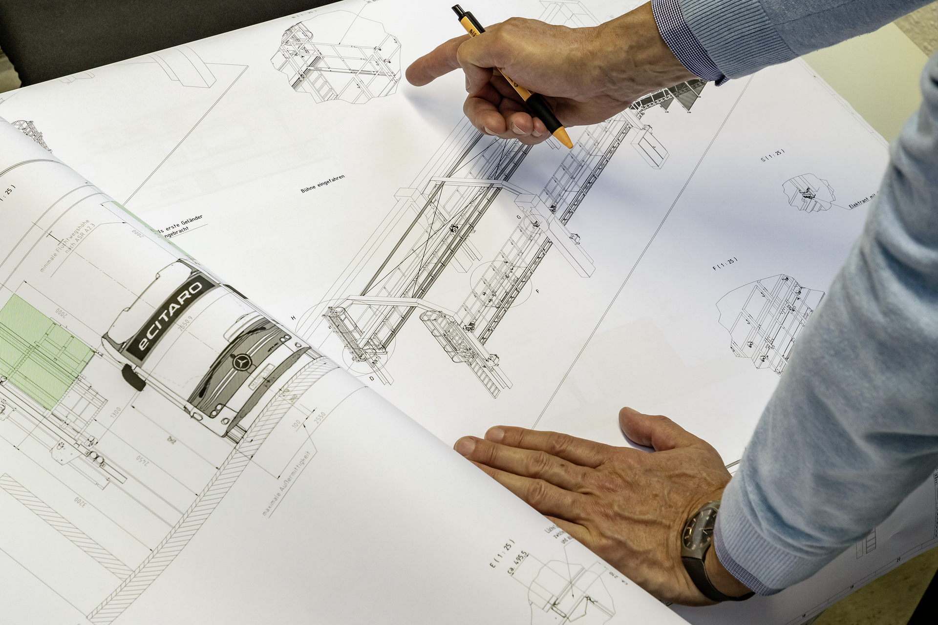 Duisburger Verkehrsgesellschaft AG, Daimler Buses' scope of services also includes planning, project development and construction of the necessary power supply infrastructure as well as the associated construction measures. Daimler Buses eMobility Days