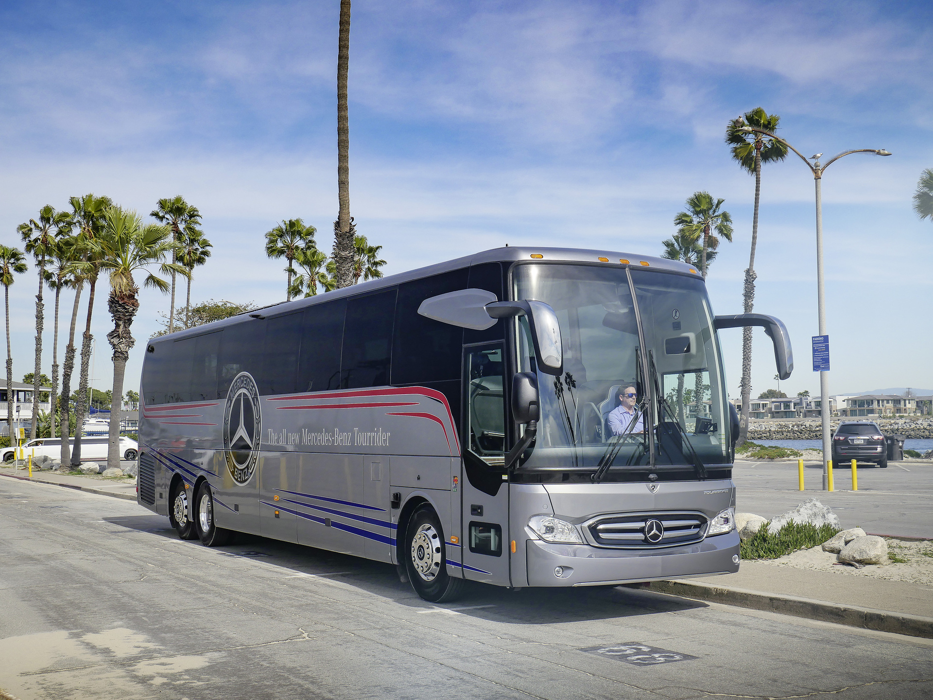 Der Mercedes-Benz Tourrider Premium am Strand von Long Beach In jeder Hinsicht ganz ausgezeichnet
