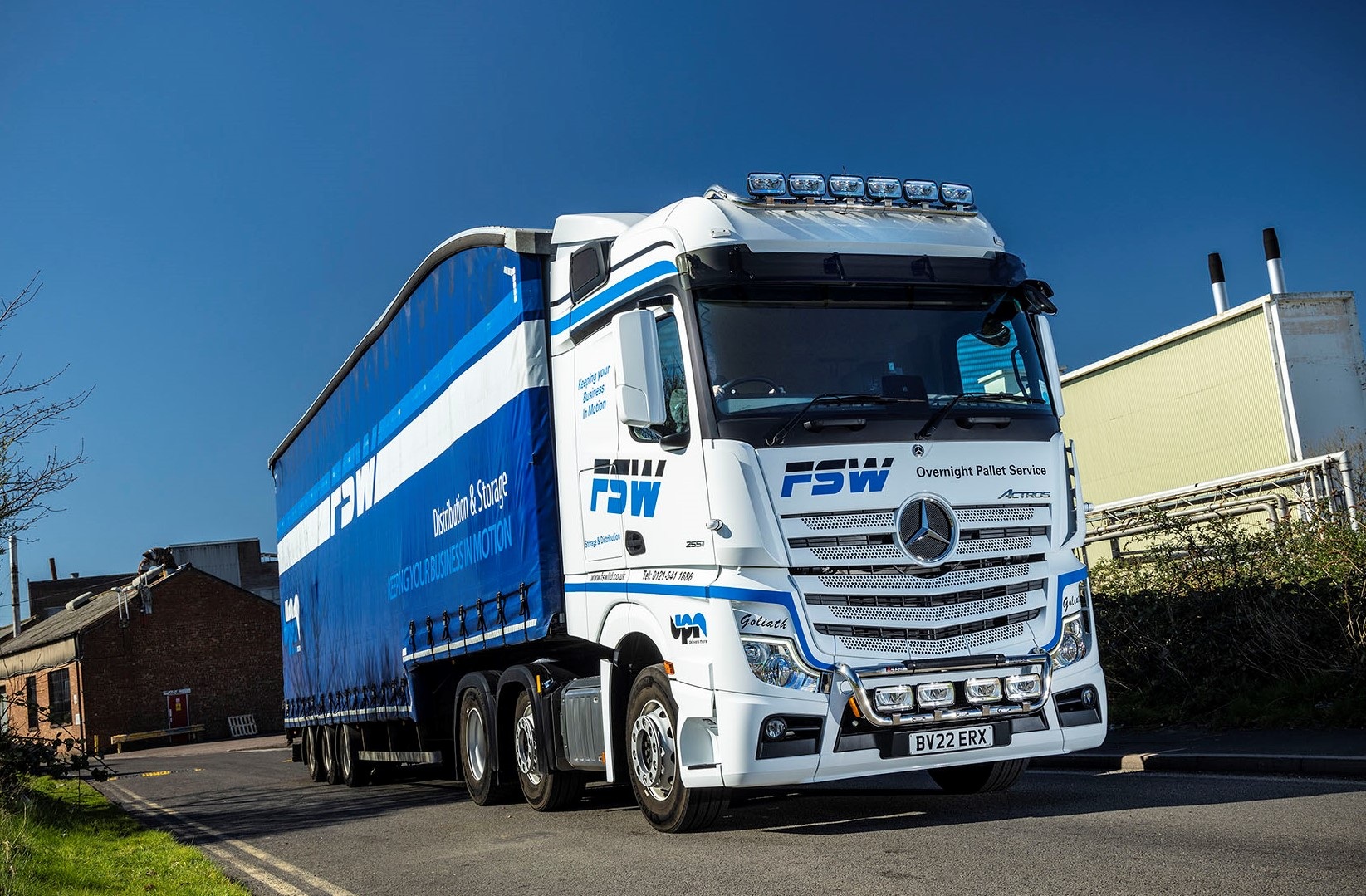 Vom Pferdegespann zum HighTech-Transport: drei neue Mercedes-Benz Actros für den Frachtspezialisten FSW