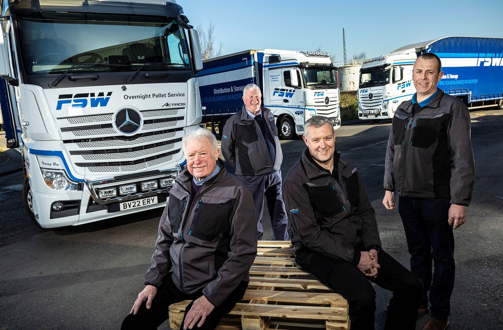 Vom Pferdegespann zum HighTech-Transport: drei neue Mercedes-Benz Actros für den Frachtspezialisten FSW