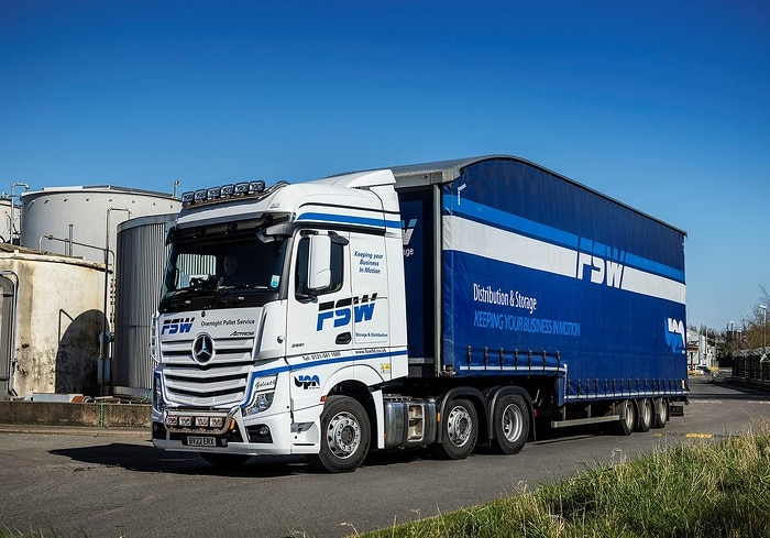 Vom Pferdegespann zum HighTech-Transport: drei neue Mercedes-Benz Actros für den Frachtspezialisten FSW