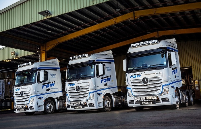 Vom Pferdegespann zum HighTech-Transport: drei neue Mercedes-Benz Actros für den Frachtspezialisten FSW