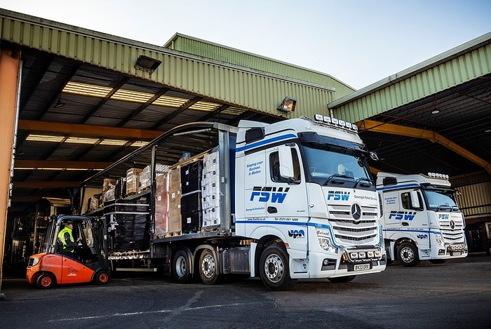 Vom Pferdegespann zum HighTech-Transport: drei neue Mercedes-Benz Actros für den Frachtspezialisten FSW