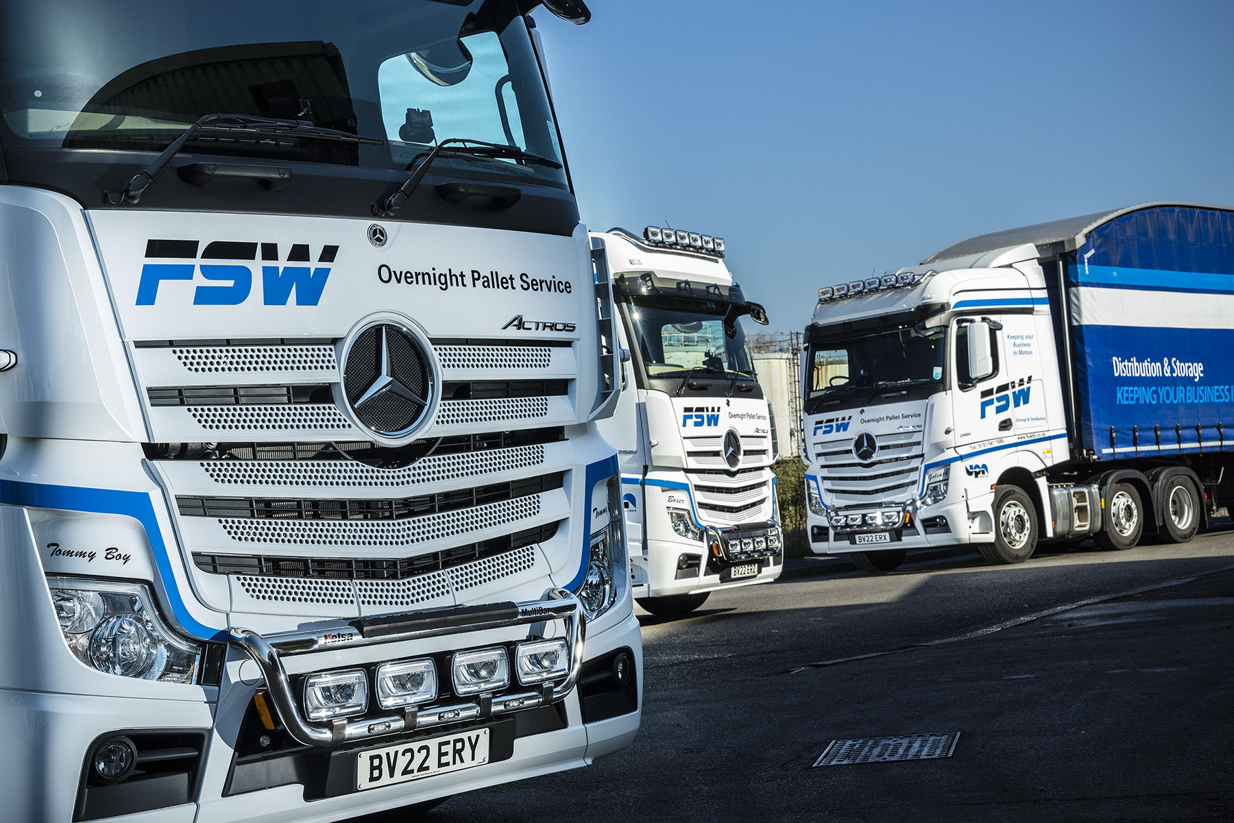 Vom Pferdegespann zum HighTech-Transport: drei neue Mercedes-Benz Actros für den Frachtspezialisten FSW