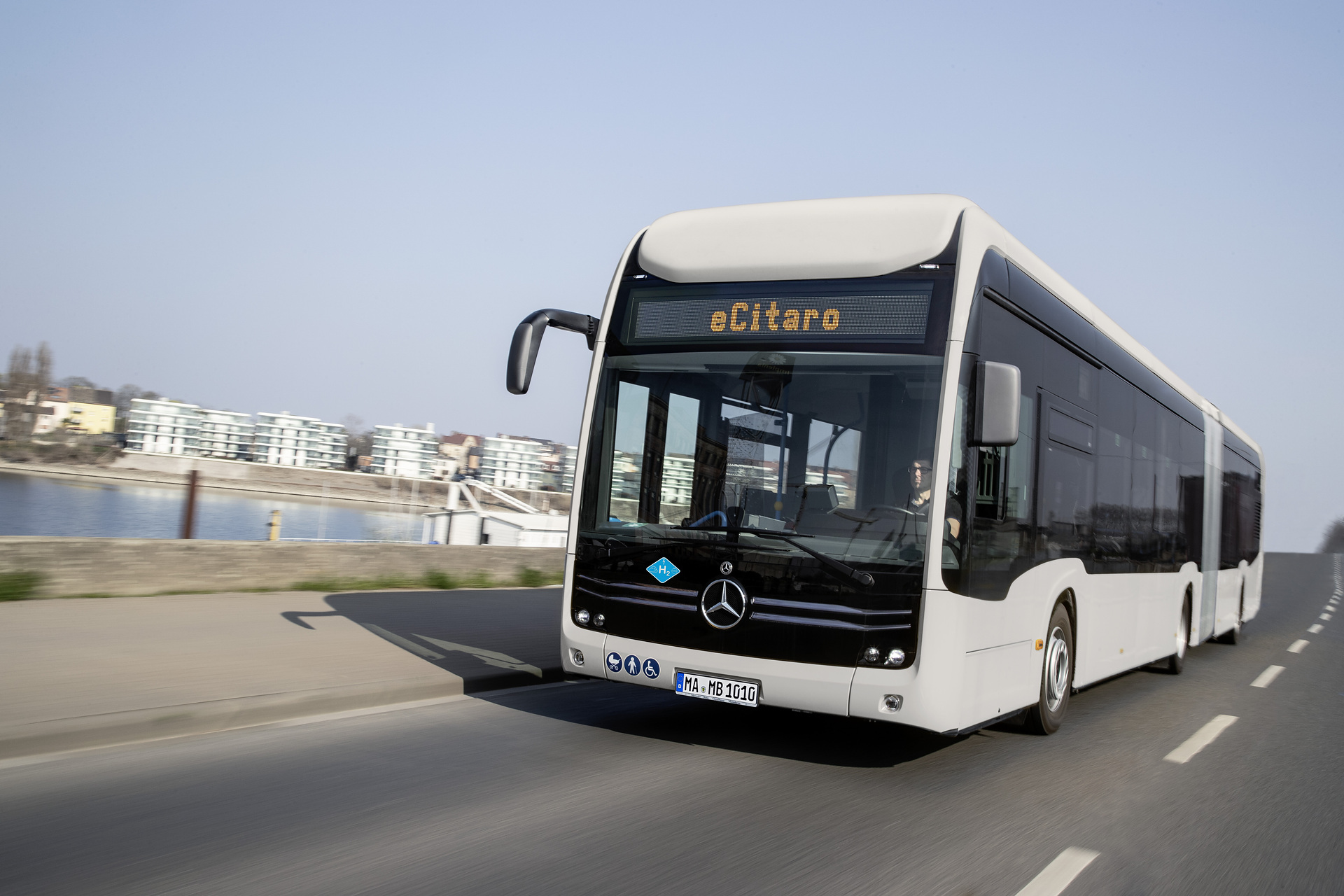 Daimler Buses to offer CO2-neutral vehicles in every segment by 2030 – dual-track strategy based on batteries and hydrogen