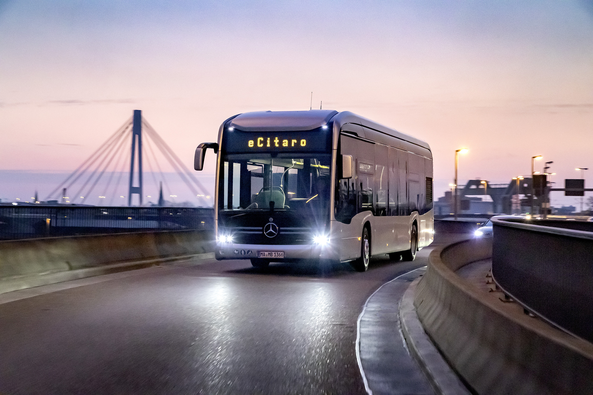 Daimler Buses to offer CO2-neutral vehicles in every segment by 2030 – dual-track strategy based on batteries and hydrogen