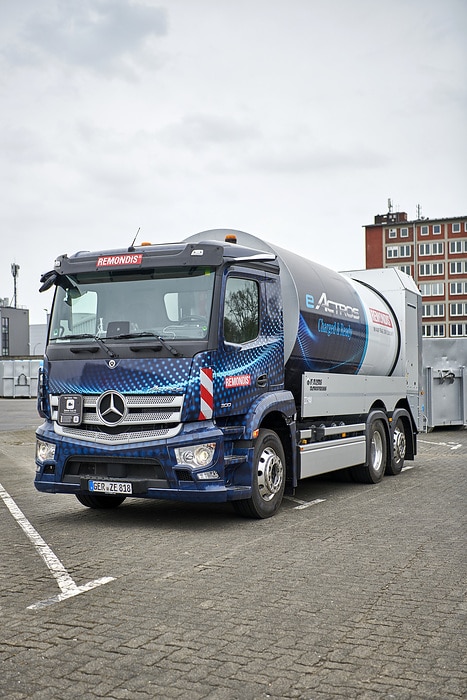 Locally CO2-neutral waste disposal: Mercedes-Benz eActros electrifies REMONDIS in Cologne