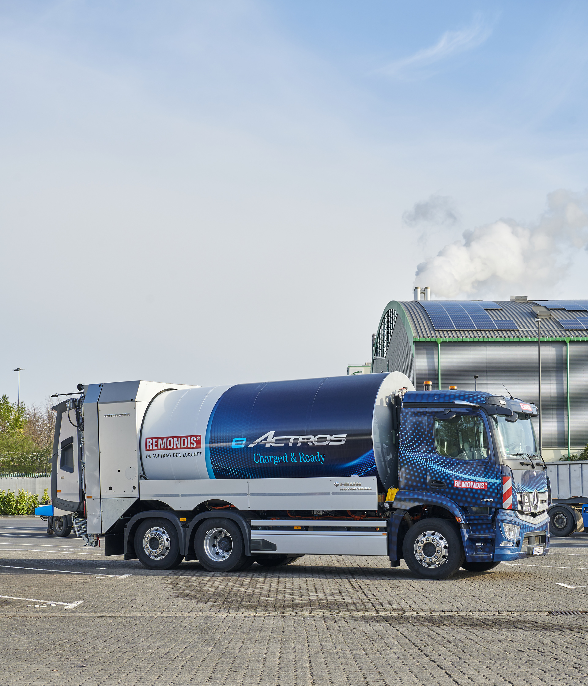 Lokal CO2-neutrale Abfallentsorgung: Mercedes-Benz eActros elektrifiziert REMONDIS in Köln