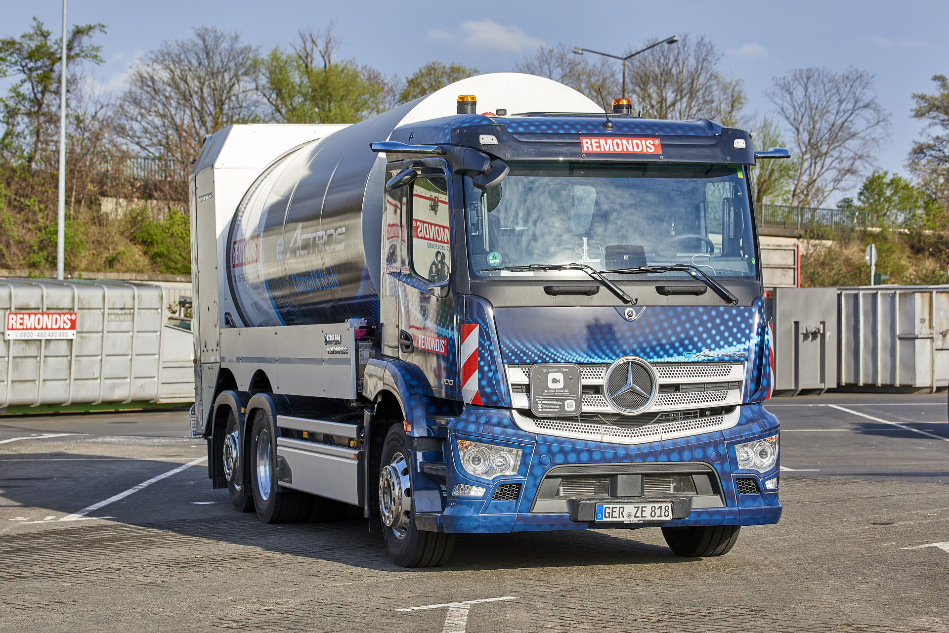 Locally CO2-neutral waste disposal: Mercedes-Benz eActros electrifies REMONDIS in Cologne