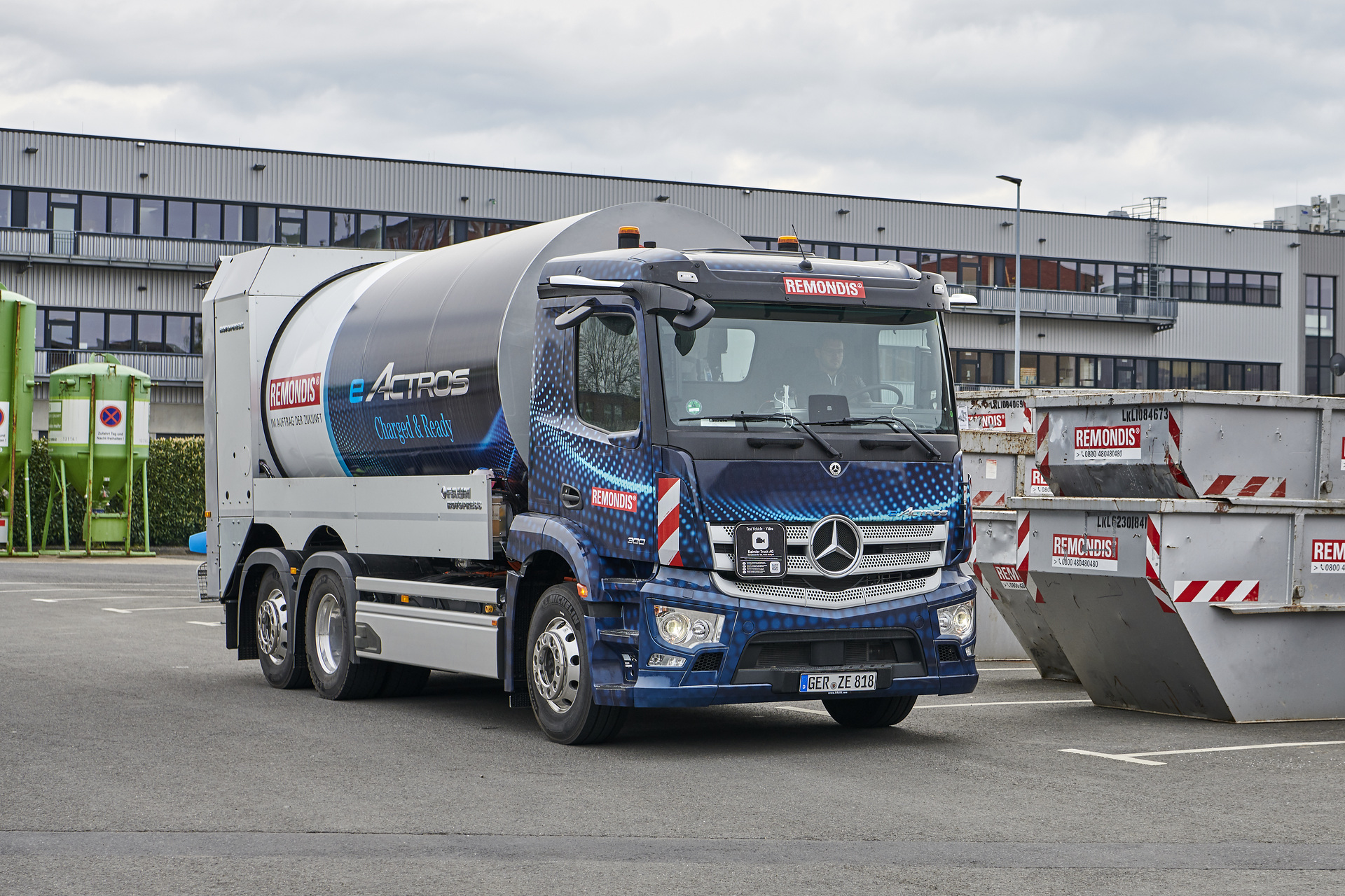 Lokal CO2-neutrale Abfallentsorgung: Mercedes-Benz eActros elektrifiziert REMONDIS in Köln