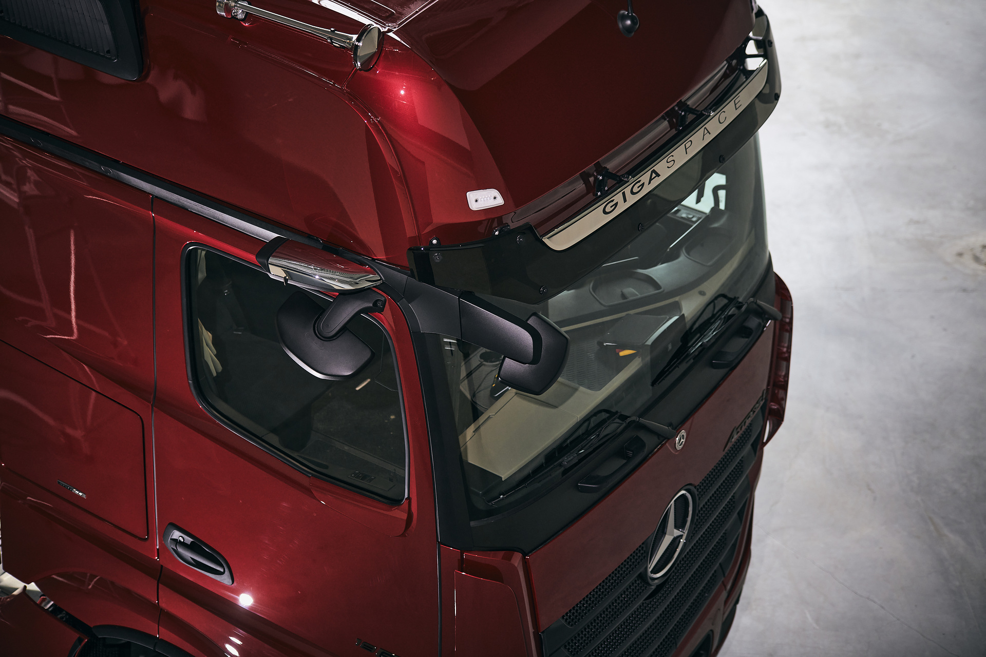 Second generation of MirrorCam: Mercedes-Benz Trucks is evolving some important details of the mirror camera system