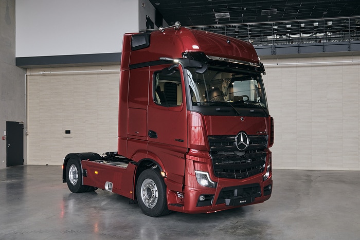 Second generation of MirrorCam: Mercedes-Benz Trucks is evolving some important details of the mirror camera system