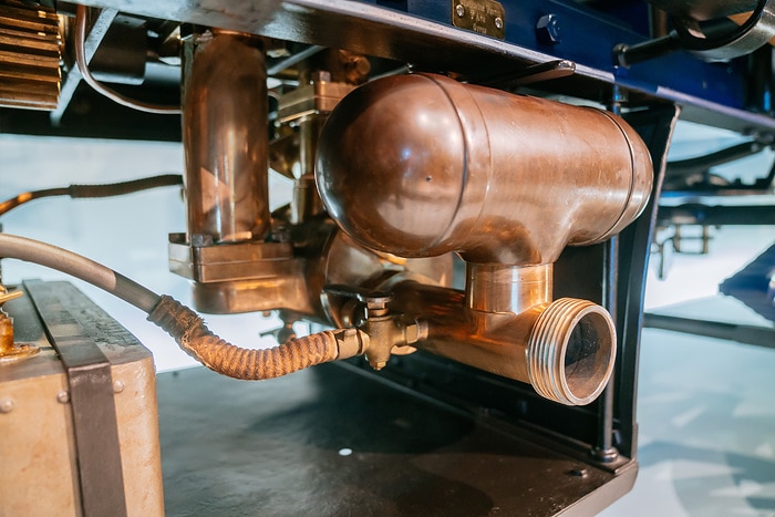 Welcher Daimler-Motor ist so stark wie 32 Feuerwehrleute?