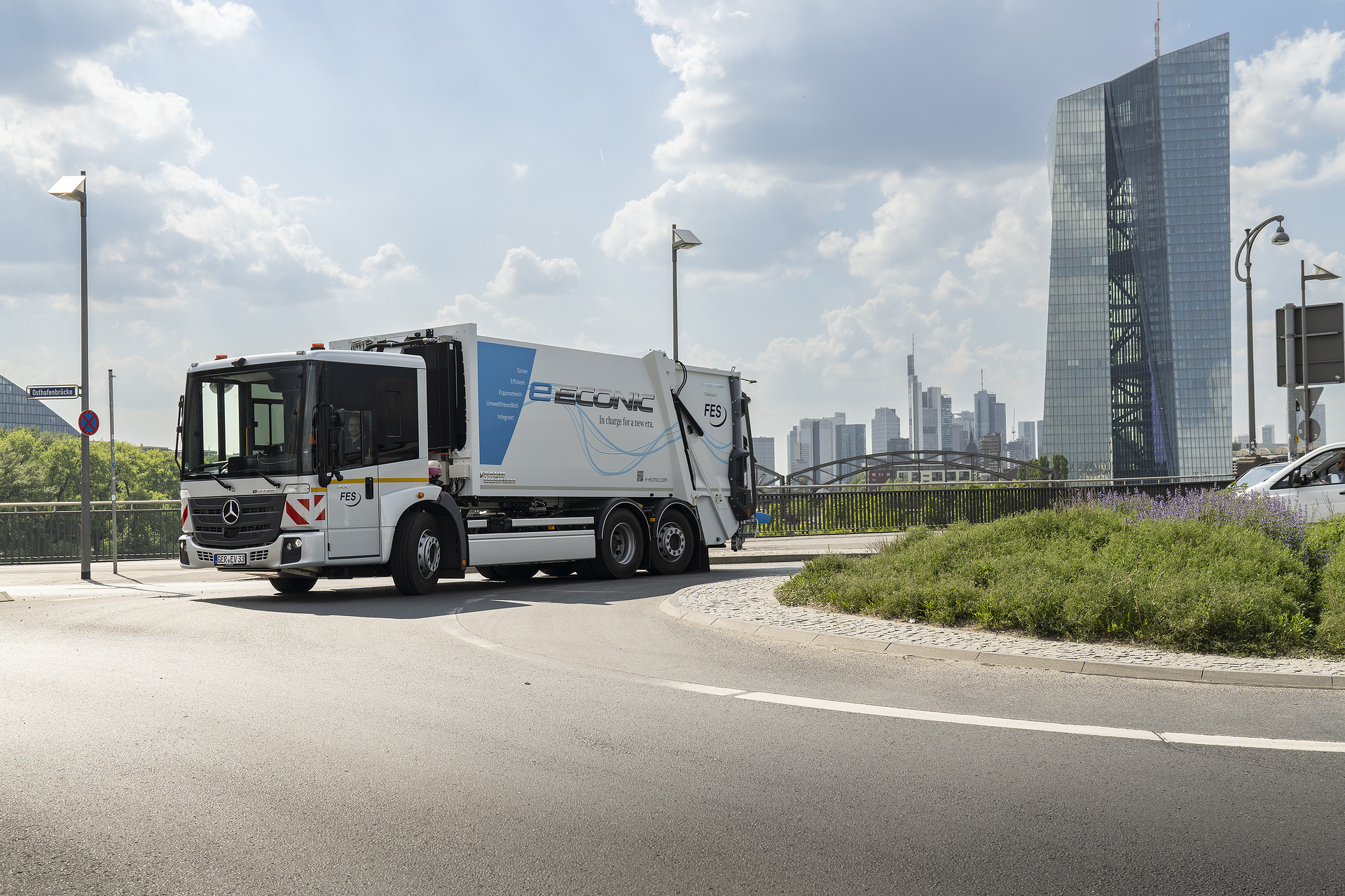 Mercedes-Benz eEconic/ Mercedes-Benz eActros/battery electric/e-lkw/e-truck/alternative drives/bev Finale Testphase vor Serienstart: Mercedes-Benz eEconic beweist sich in der Kundenerprobung im Rhein-Main-Gebiet